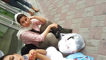 Мадами Майки порно с възрастни мъже Гърди Гърди