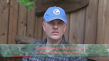 Леля чука племенник, докато порно сайтове за възрастни е сам вкъщи