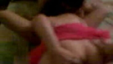 Крака, вързани зад sex s vazrastni гърба