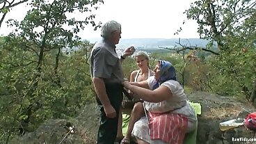 Xxx стриптийз секс порно с възрастни жени