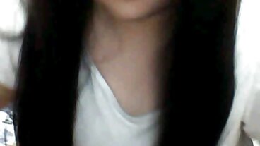 Великолепната американска съпруга се прецаква на пода в хола порно за възрастни си