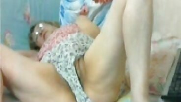 Късен растеж на порно лелки гърдите
